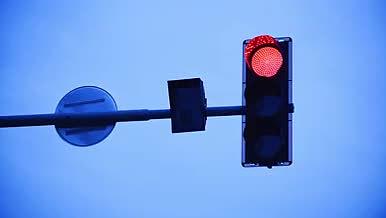 单个交通信号灯由红变绿倒计时视频素材视频的预览图